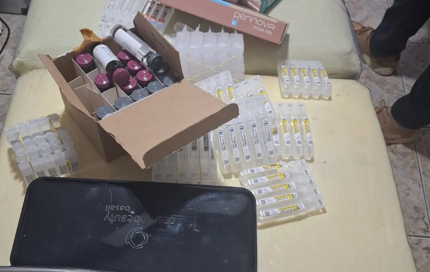 Clínica de estética ilegal é alvo de ação da Polícia Civil em Niterói