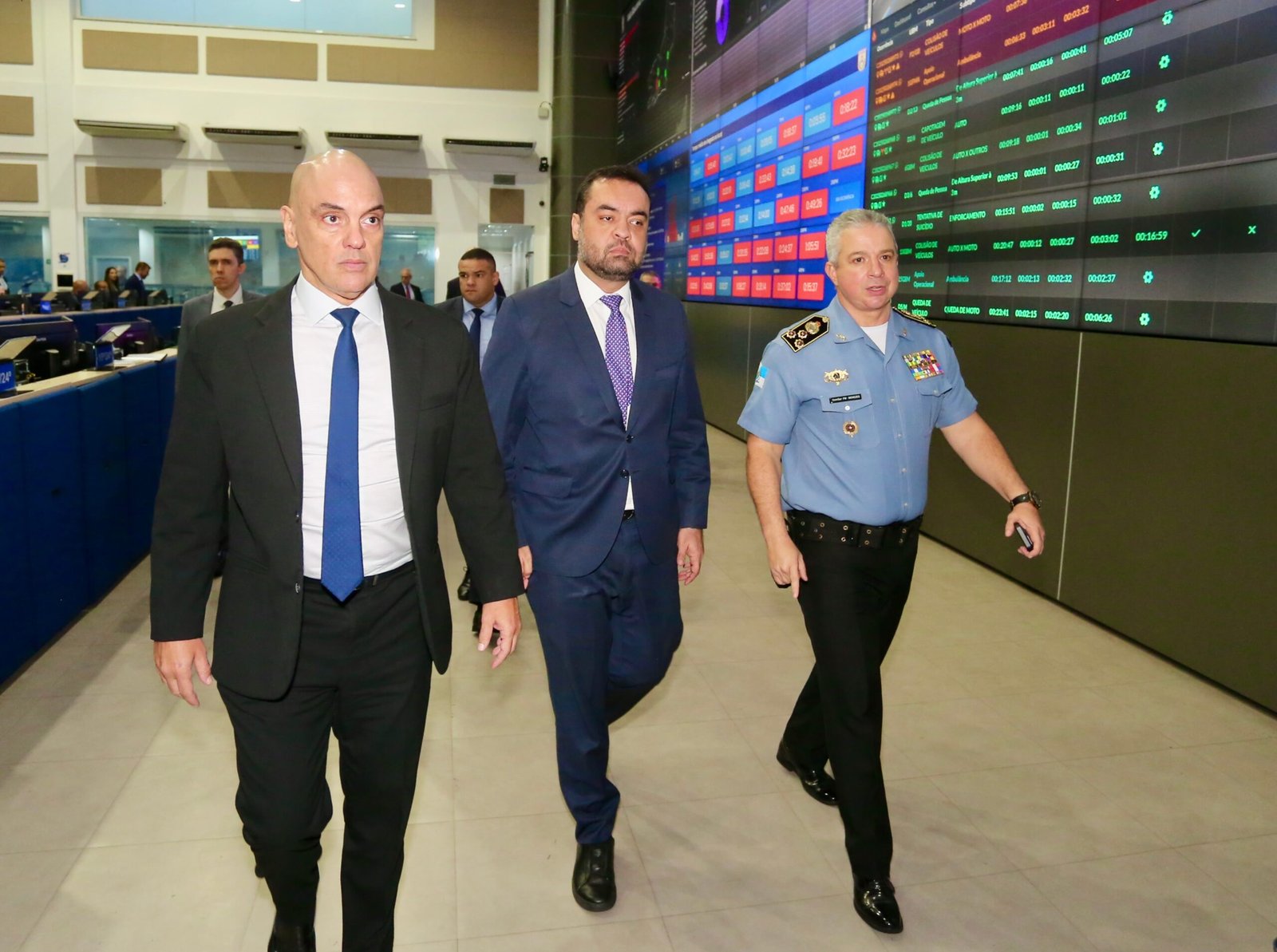 Cláudio Castro recebe ministro Alexandre de Moraes no Centro Integrado de Comando e Controle