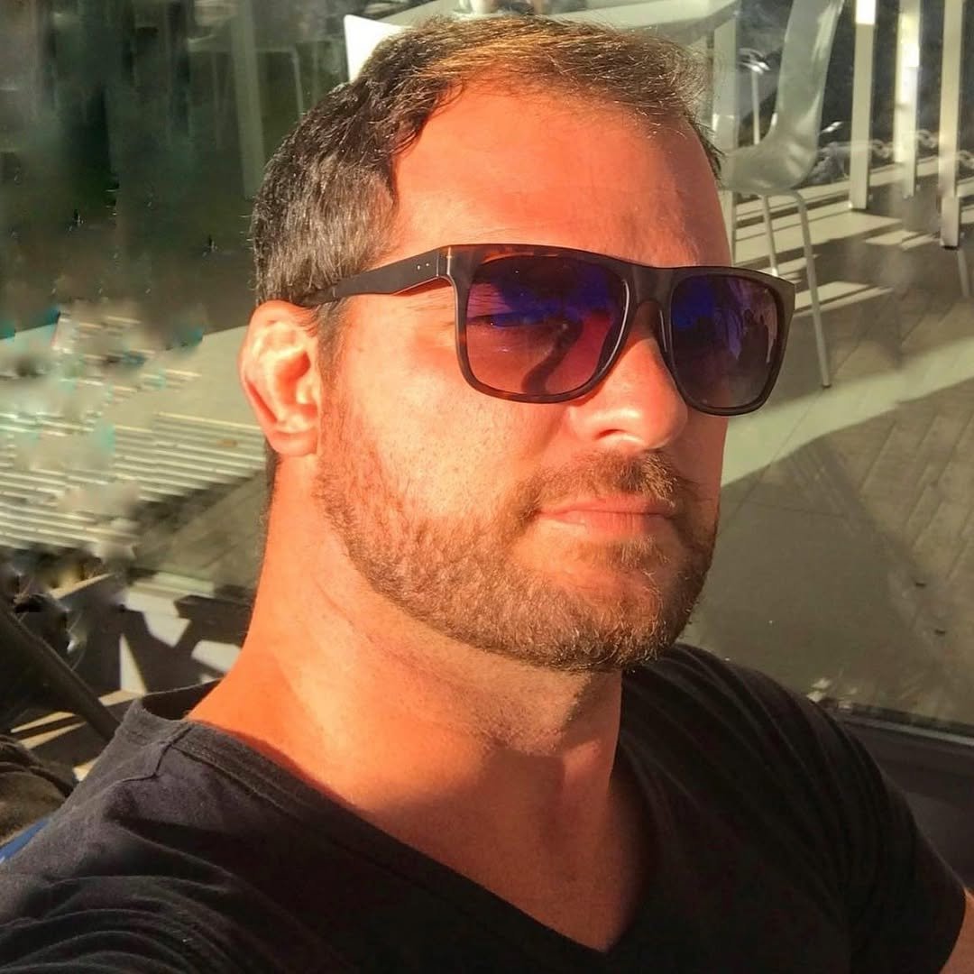 Empresário Ceotto acusado de furto cinematográfico em Niterói se entrega a polícia