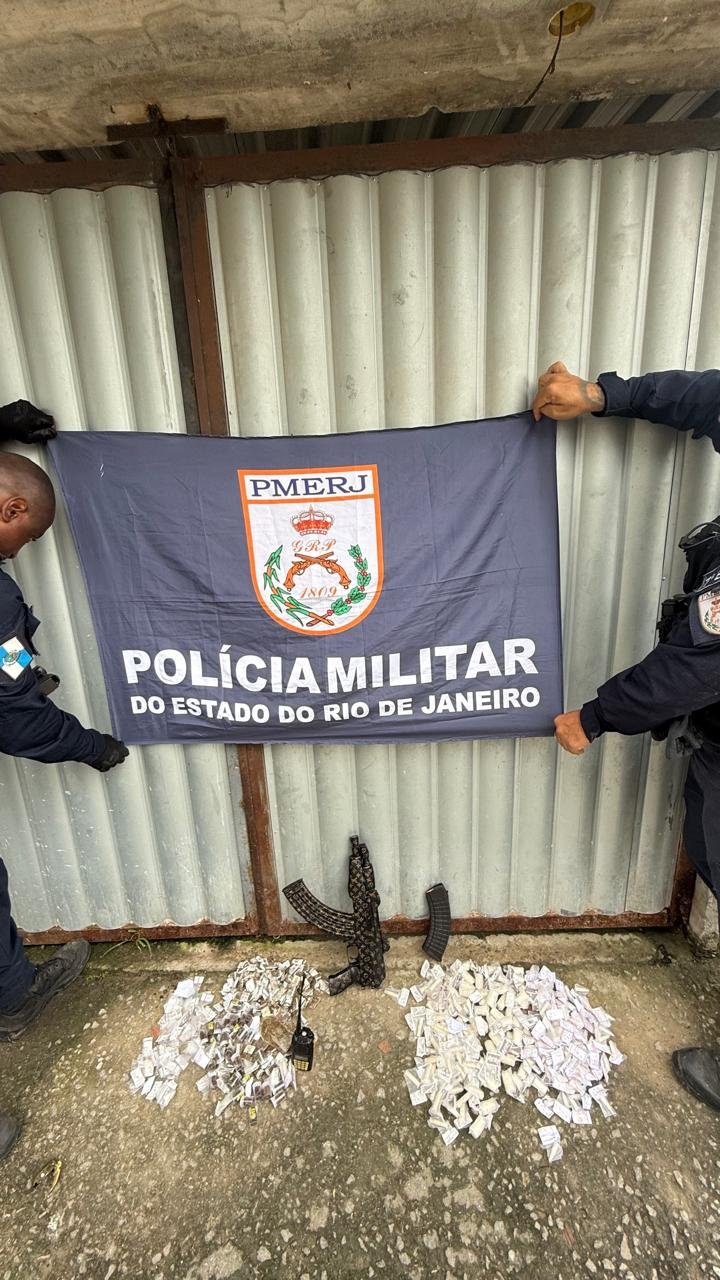 7º BPM prende homem com fuzil na comunidade do Martins, em São Gonçalo