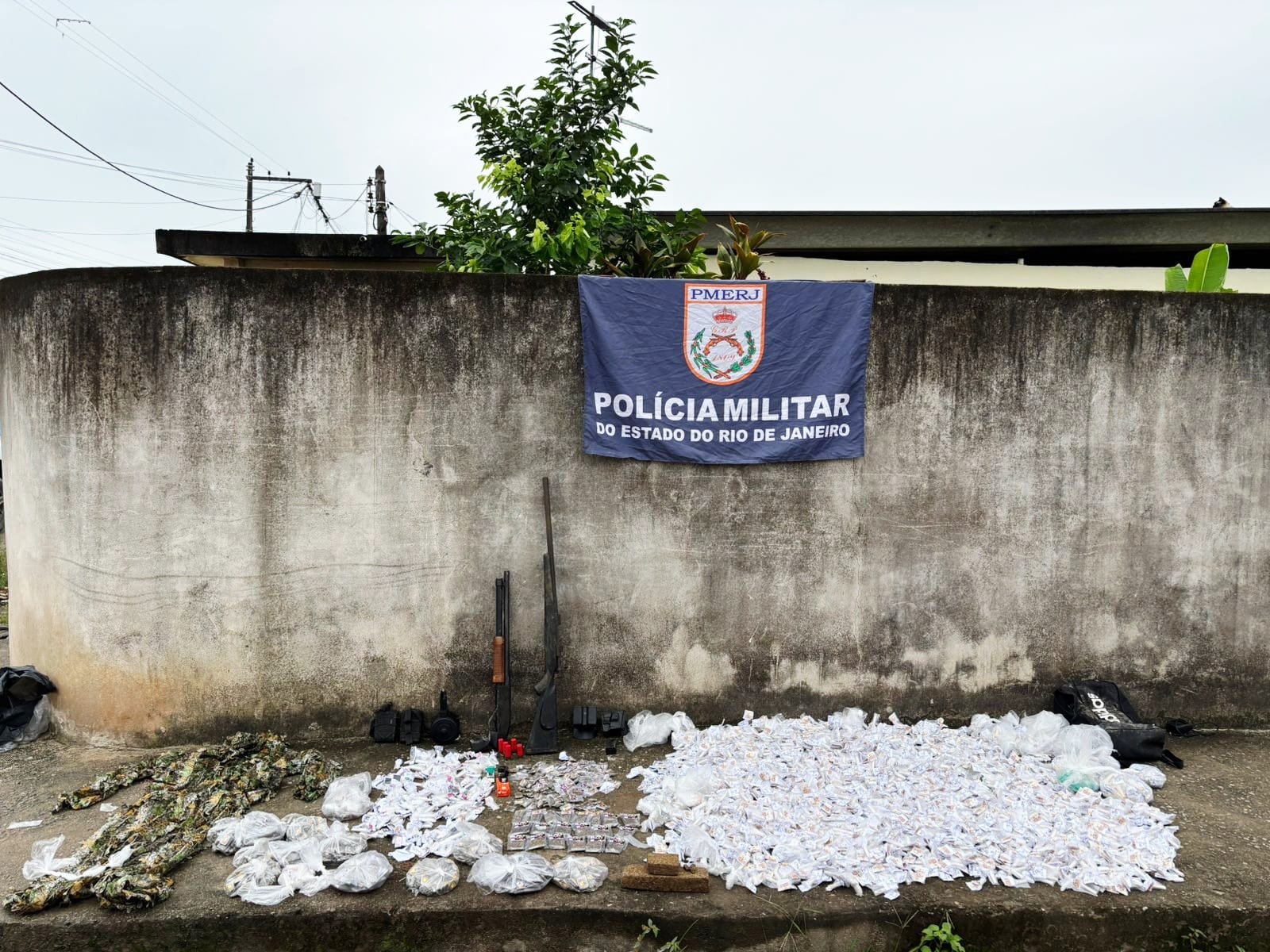 “Pau tá quebrando” em comunidade de Itaboraí: dois acusados de tráfico morrem em operação dos policiais do 35º BPM