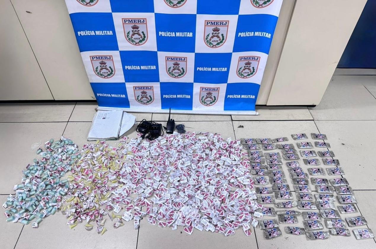 Adolescente é detida com uma farta quantidade de drogas em Maricá
