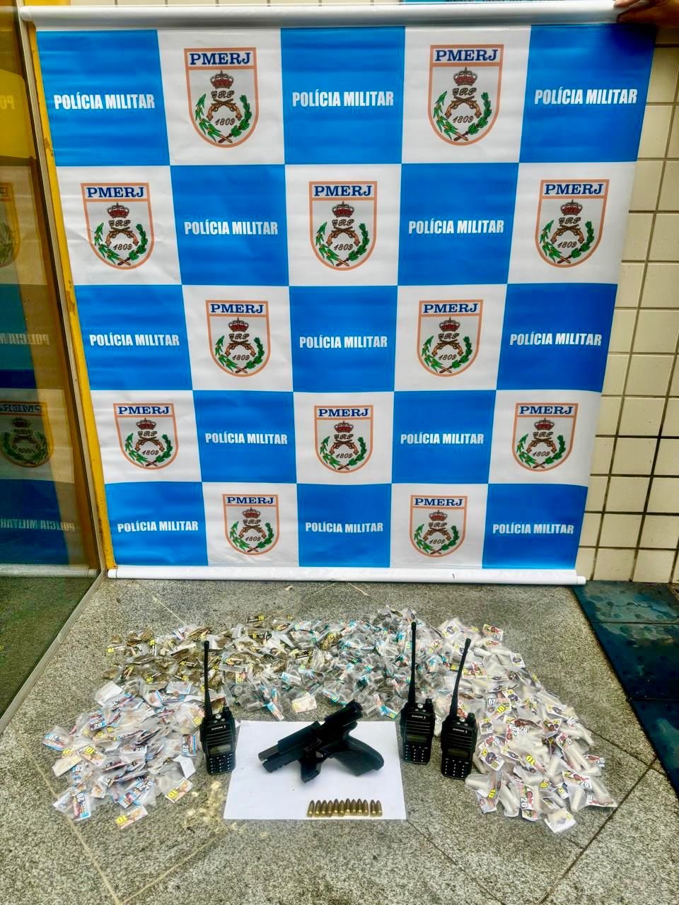 Polícia Militar captura foragido armado com grande quantidade de drogas em Niterói