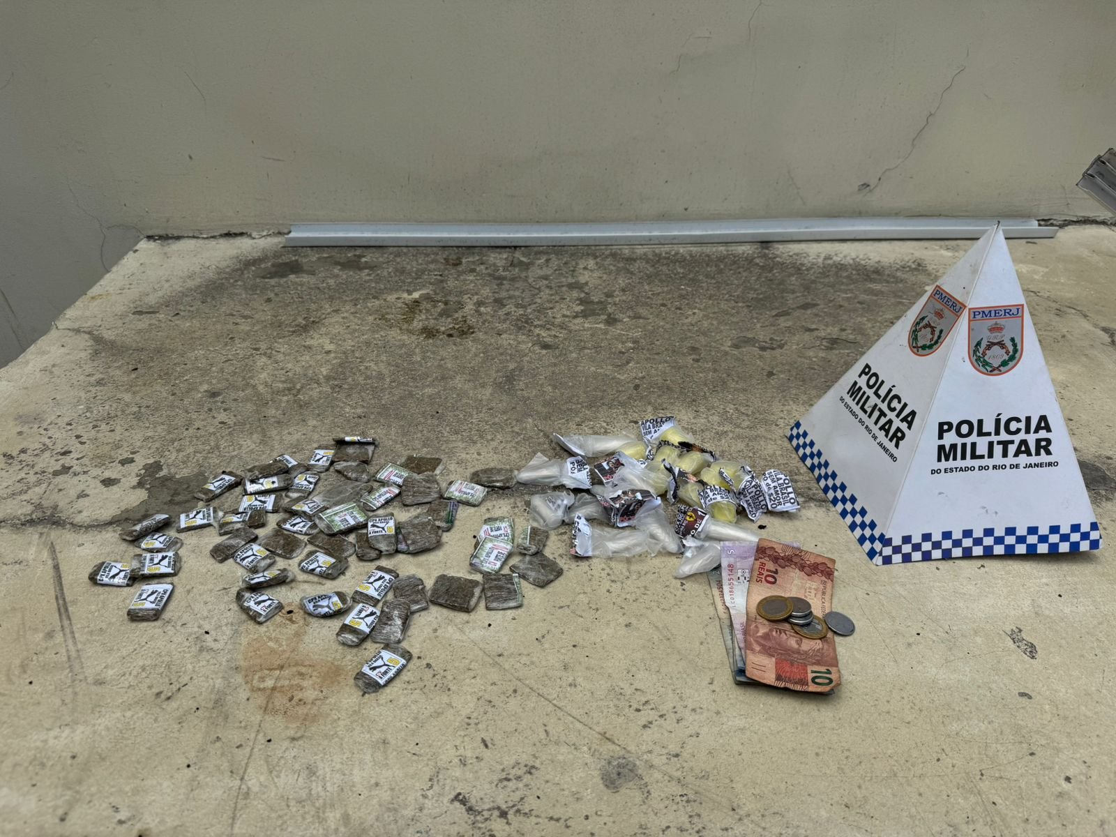 Acusado de tráfico de drogas é preso pelo 35º BPM de Itaboraí; vídeo