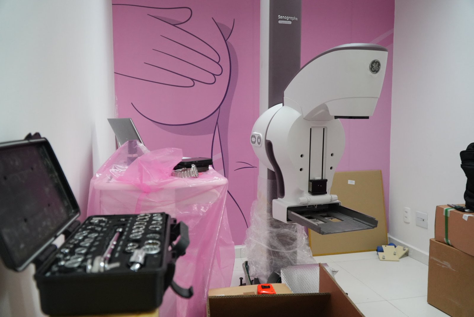 Prefeitura de São Gonçalo começa a instalar mamógrafo e tomógrafo na Clínica da Lagoinha