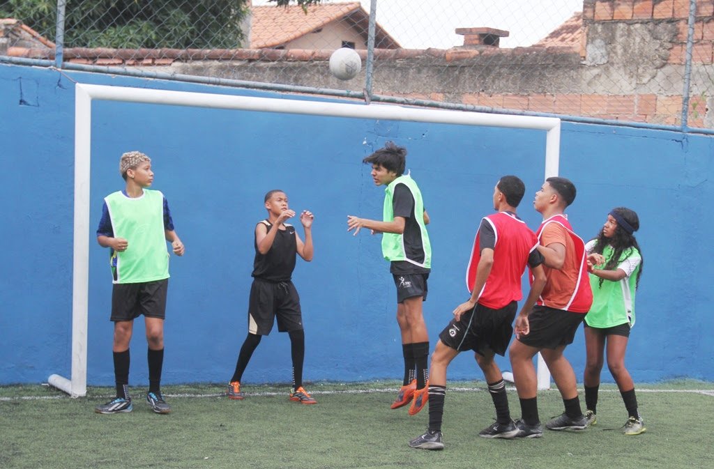 Aulas gratuitas de futebol em São Gonçalo são oferecidas pelo Projeto Saúde em Movimento