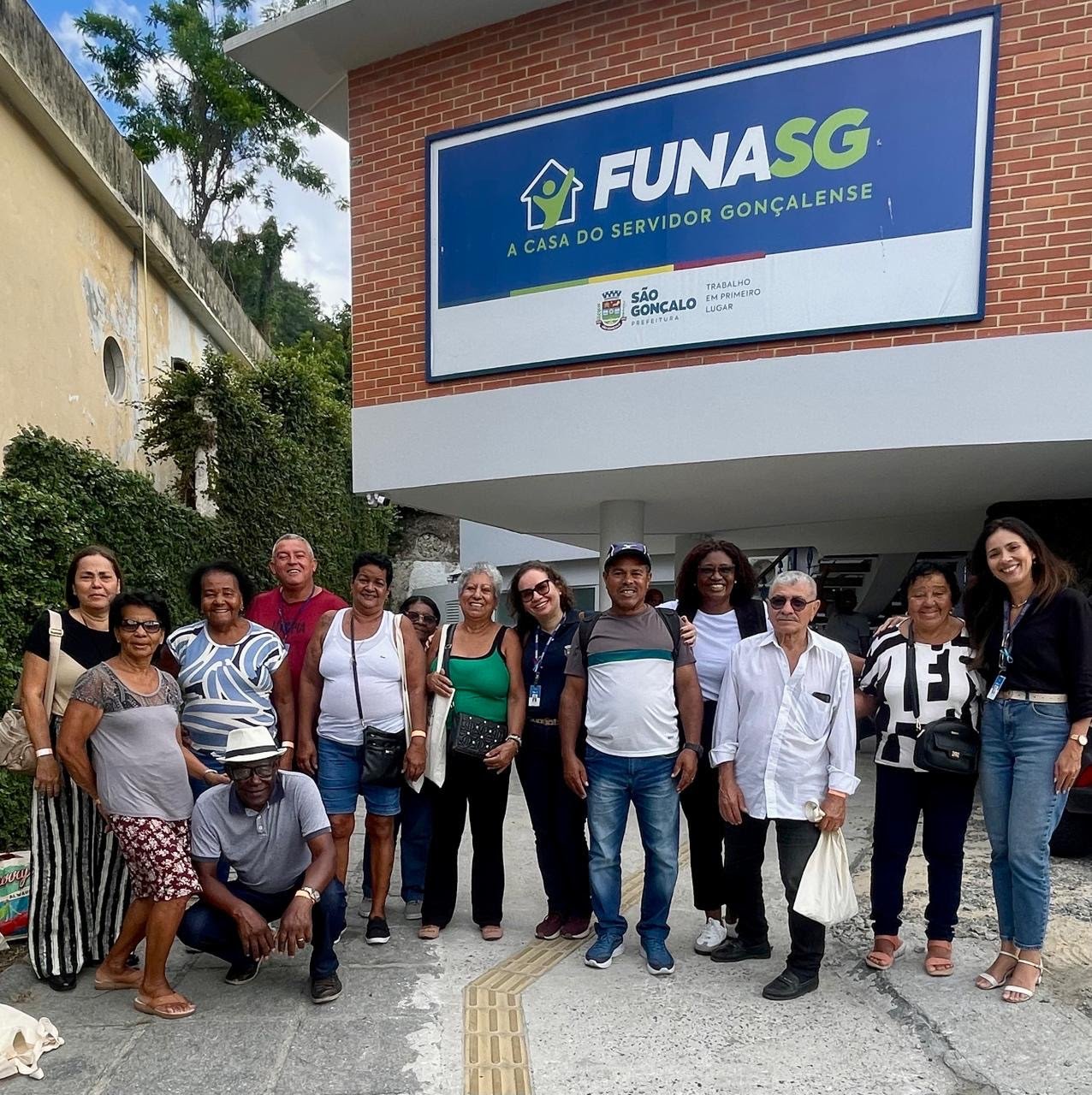 Servidores aposentados participam de passeio organizado pela Funasg no Centro do Rio