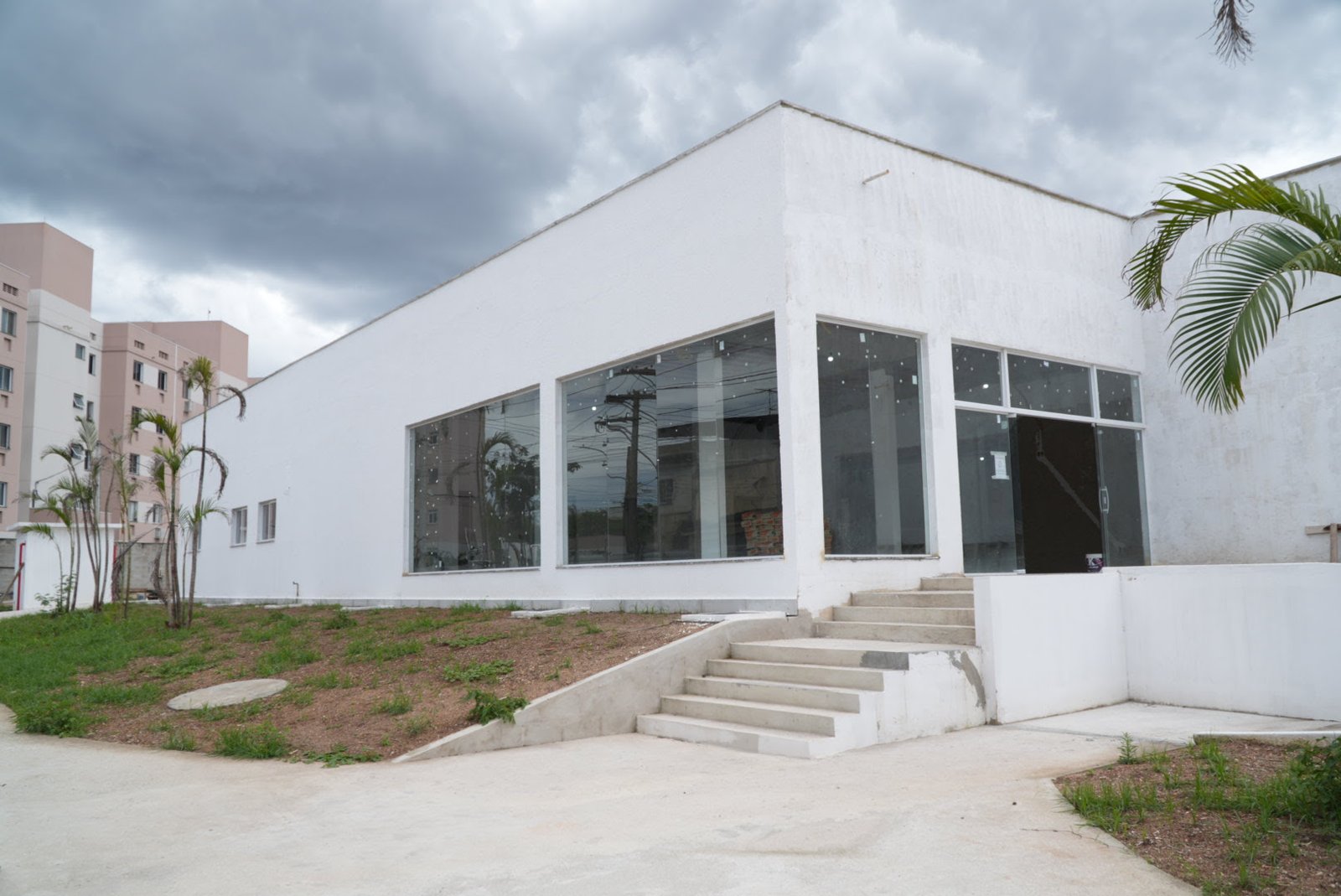 Em São Gonçalo, construção da nova clínica de Neves está na reta final