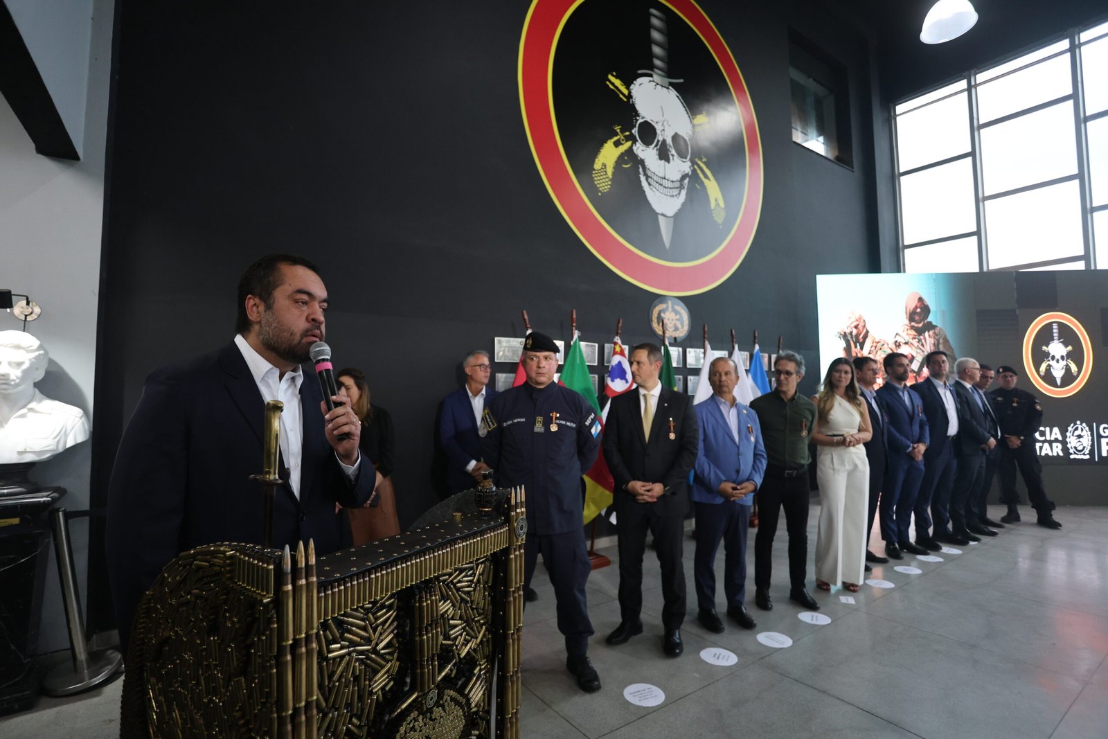 Cláudio Castro apresenta estrutura e tecnologias do Bope a governadores que participam do Cosud