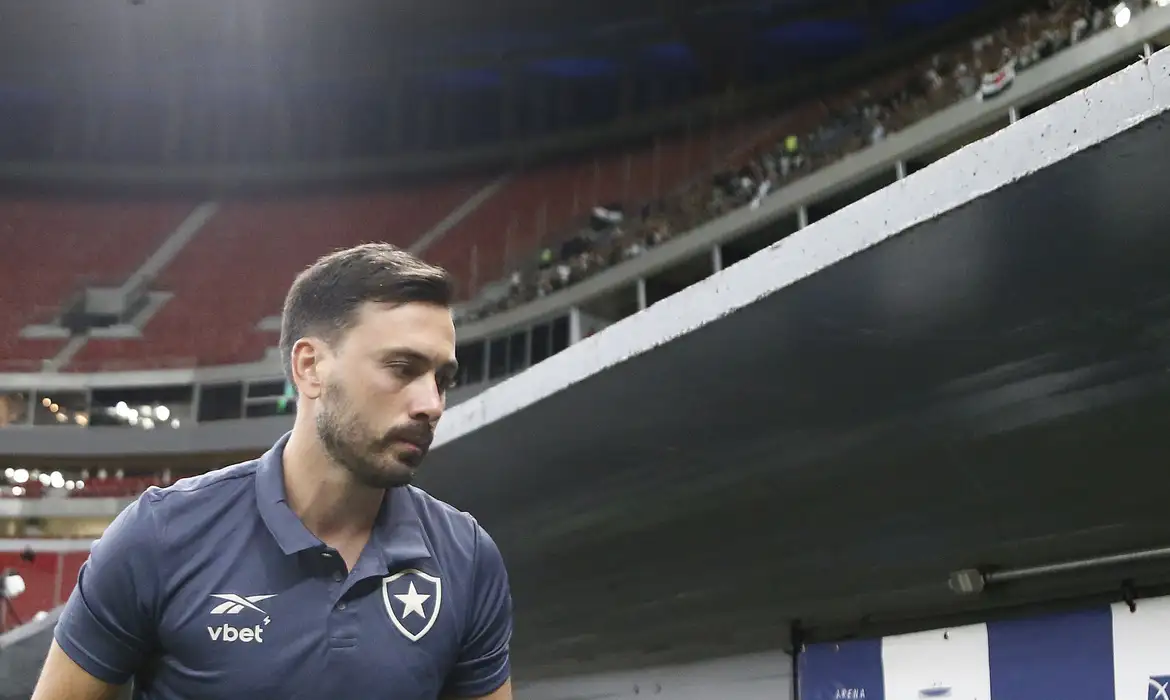 Botafogo anuncia saída do técnico italiano Davide Ancelotti