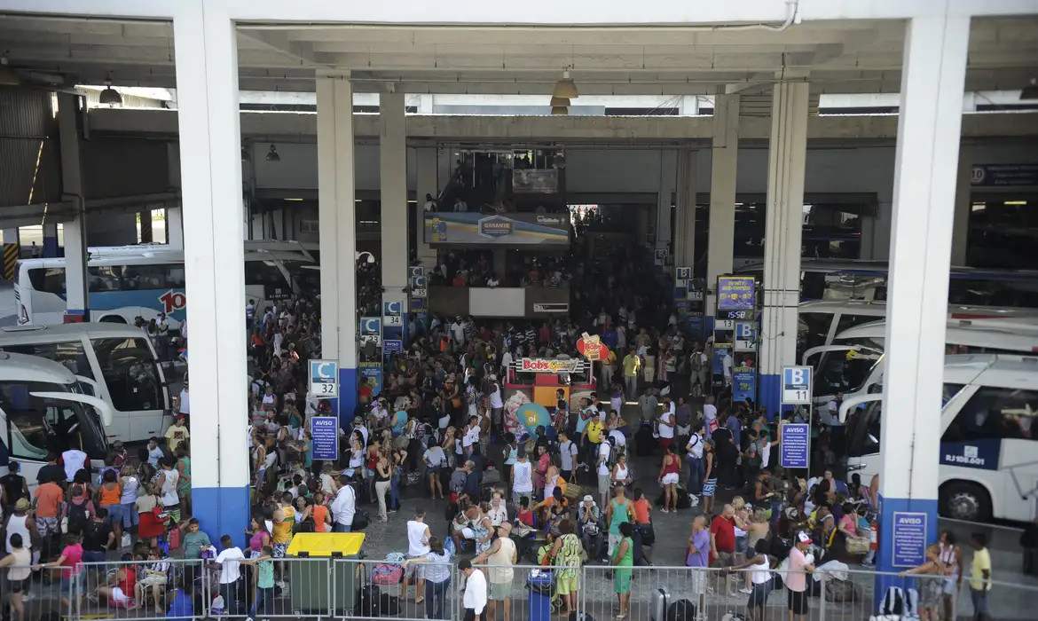 Fundação para a Infância e Adolescência vai distribuir pulseiras de identificação para crianças e adolescentes na Rodoviária do Rio
