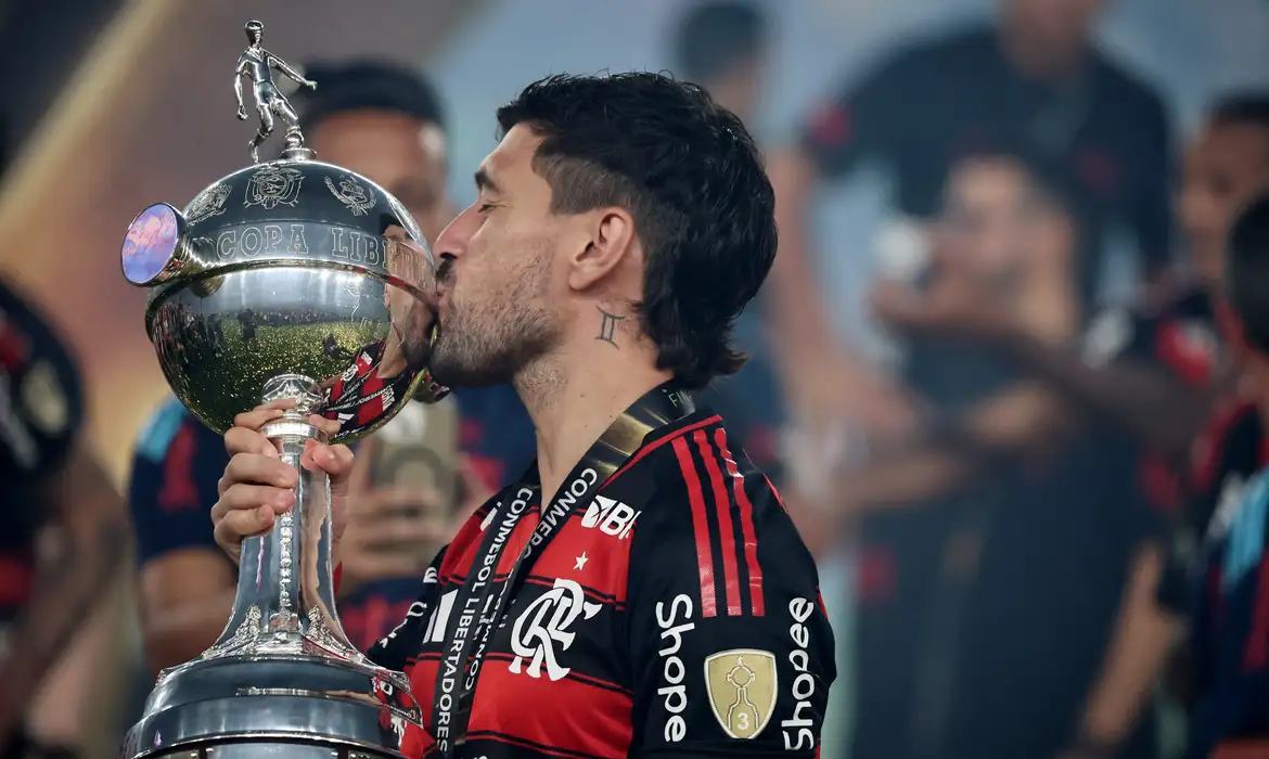 Arrascaeta está entre os finalistas do renomado prêmio Rei da América