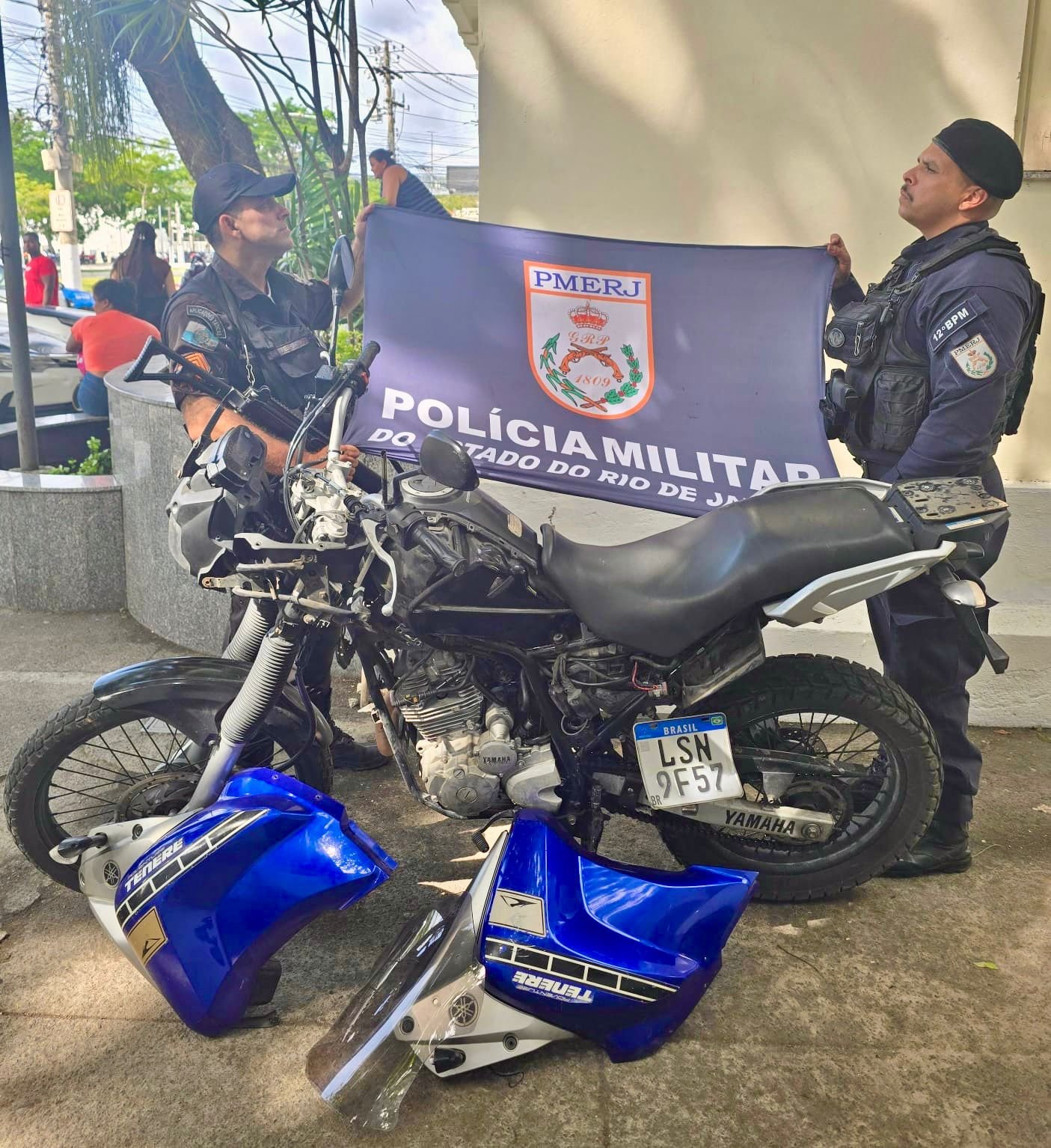 Polícia detém dupla suspeita de atuar em desmanche de motos em Niterói