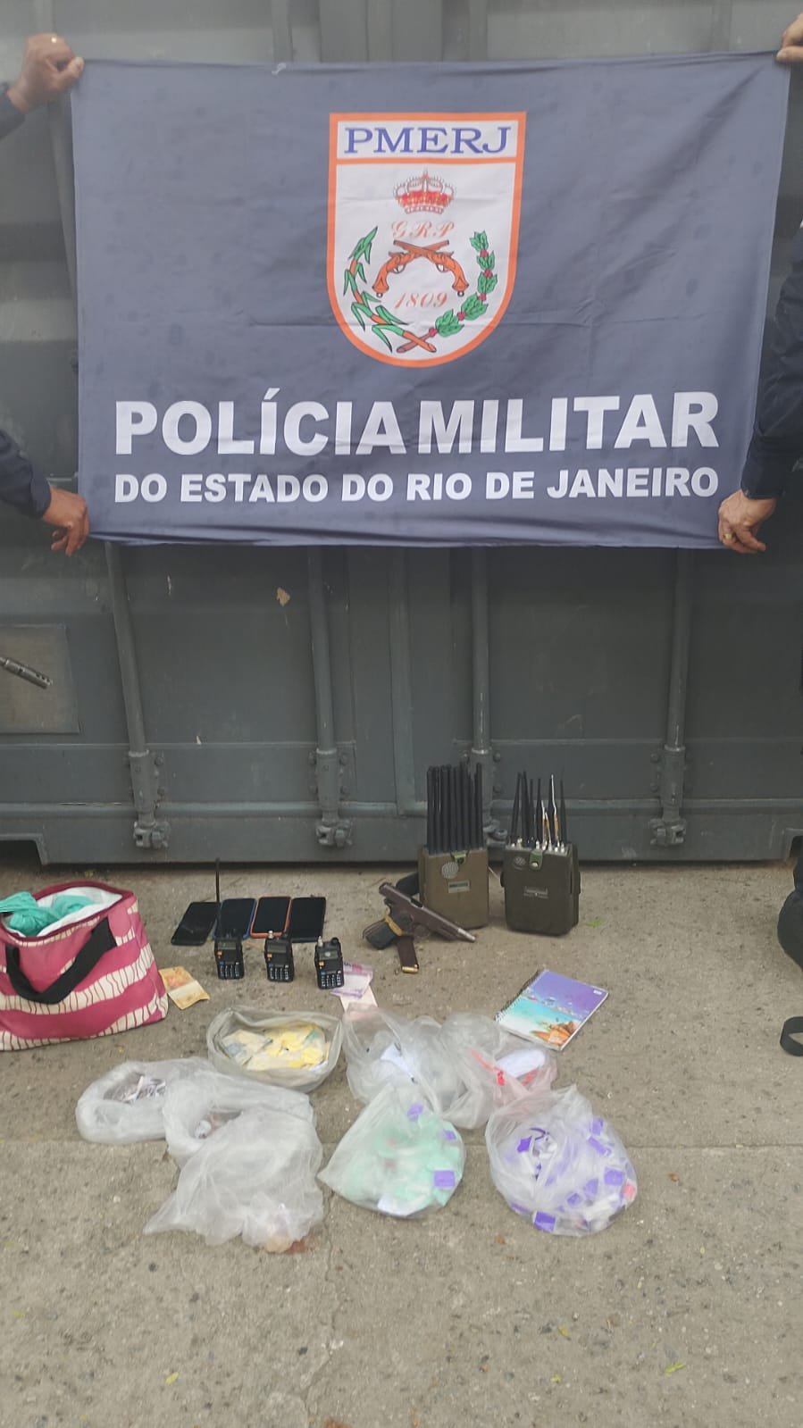 1º BPM prende quatro acusados de tráfico de drogas em São Gonçalo