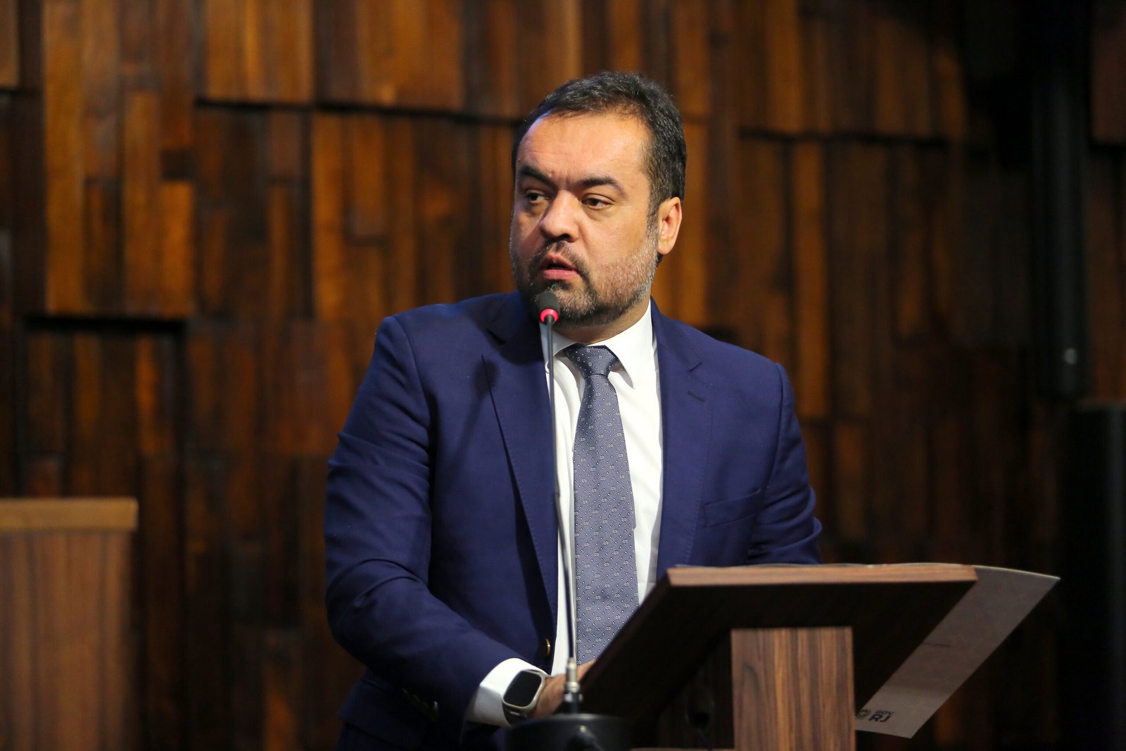 Cláudio Castro implementa iniciativa que valoriza policiais penais do Estado do Rio