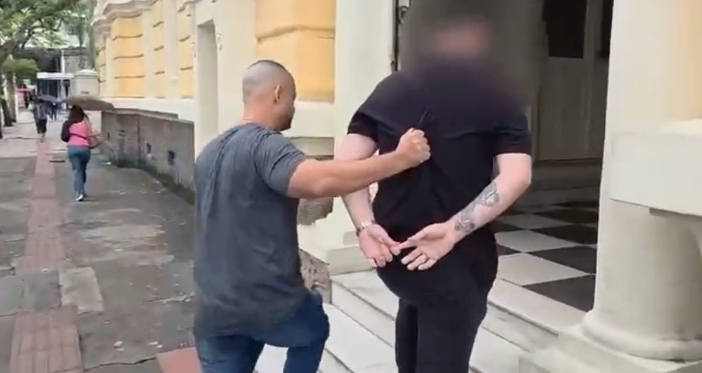 Padrasto foragido é preso na Zona Sul de Niterói por abusar de enteada; vídeo