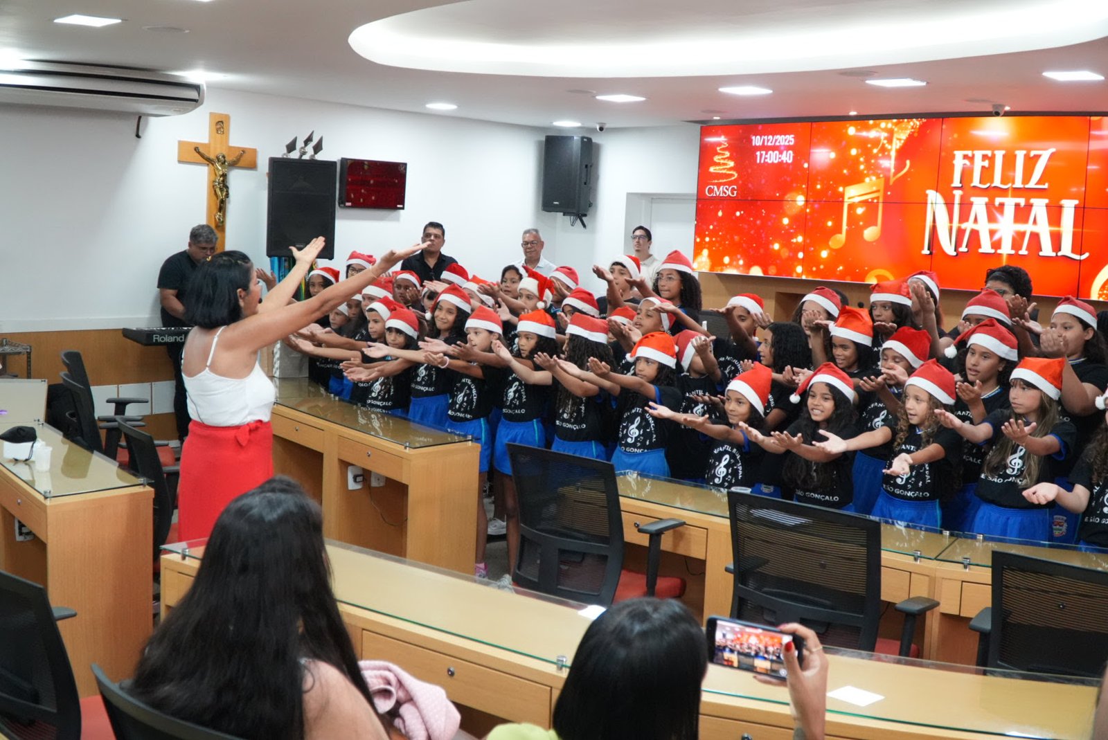 Coral Infantil de São Gonçalo se apresenta na Câmara de Vereadores