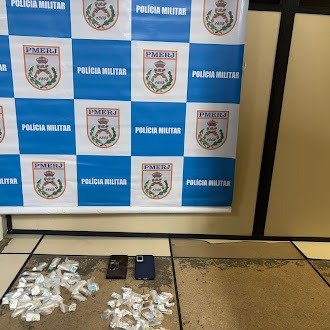 12º BPM prende criminosos e apreende drogas em comunidade de Niterói