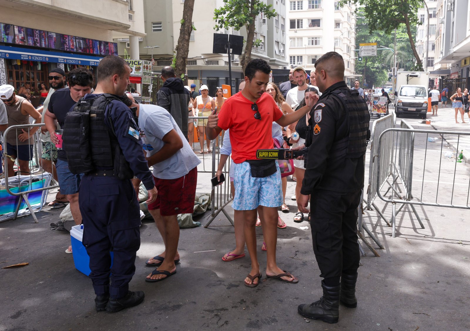 Aprovação popular para pontos de revista do Governo do Estado no Réveillon 2026 em Copacabana