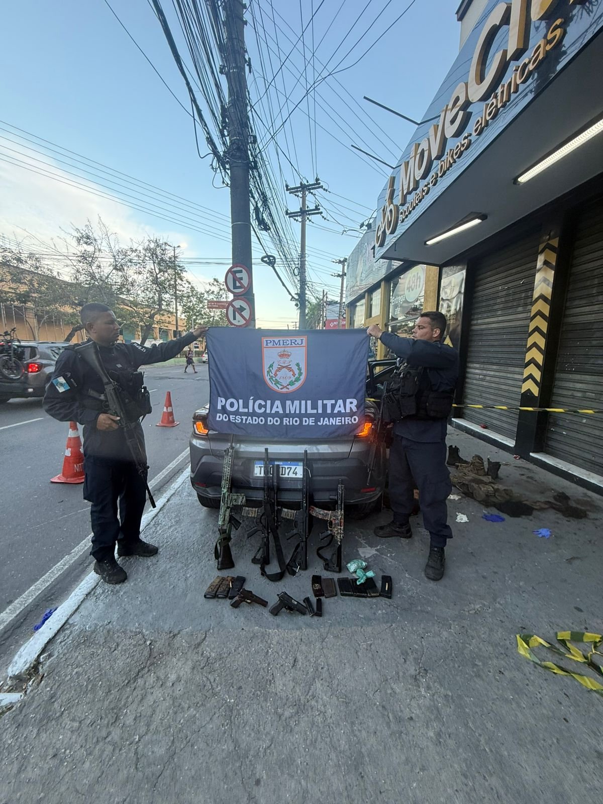 Niterói sofre com a violência: perseguição policial termina com 2 mortos e 3 feridos; fuzis e drogas são apreendidos