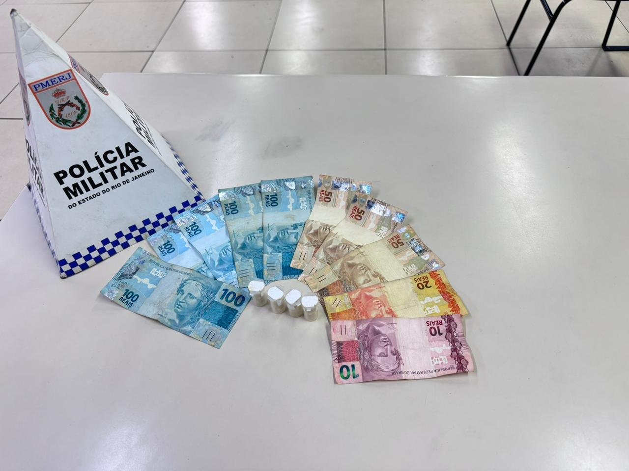 12º BPM prende suspeito de assaltar comércio em Maricá; vídeo