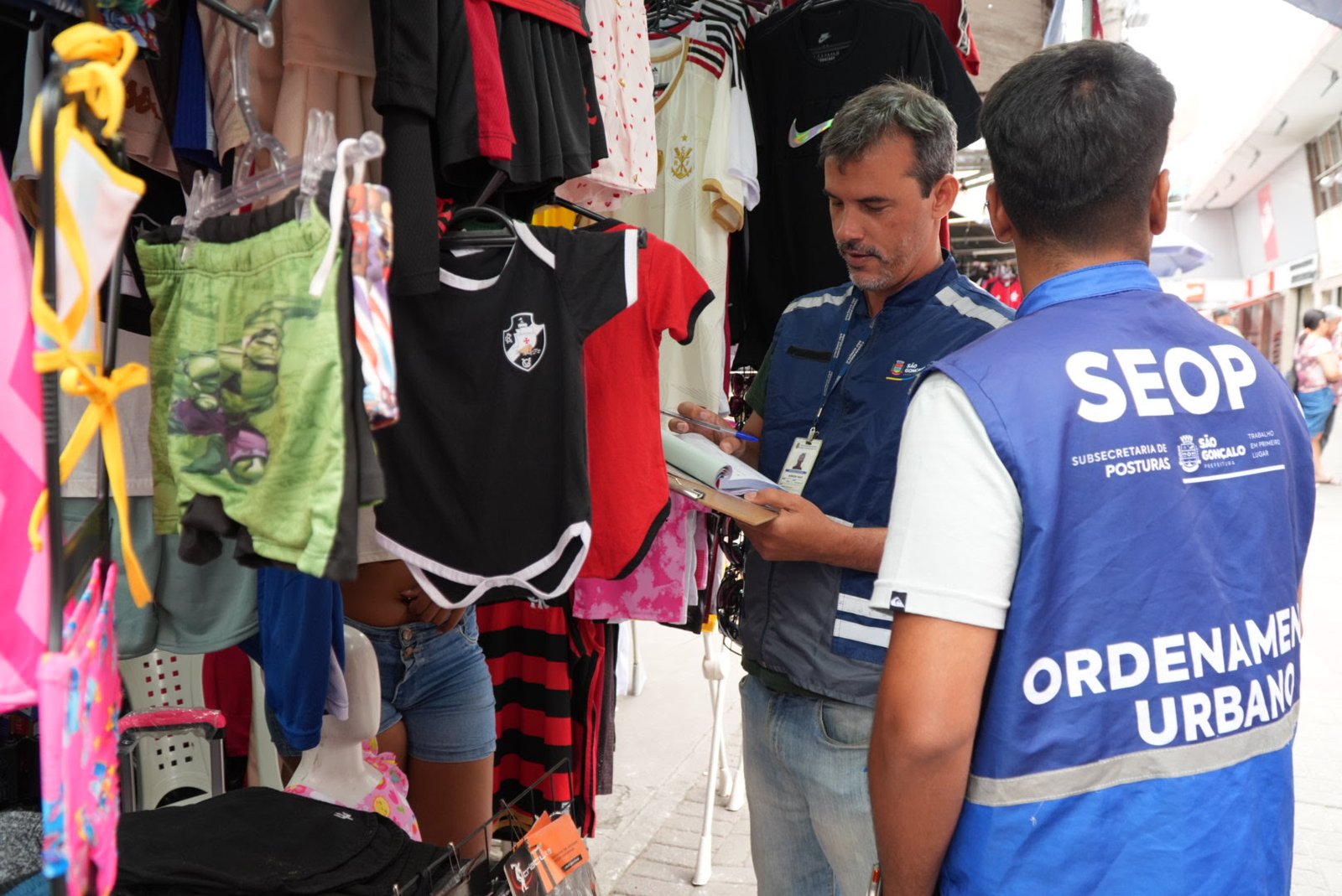 Posturas realiza ação de ordenamento do comércio autônomo no Mutuá