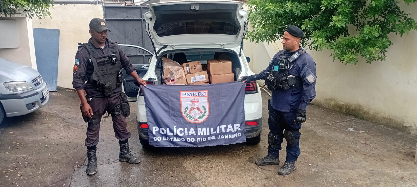 Policiais do 1ºBPM recuperam carga de carne, frango e frios roubada em São Gonçalo