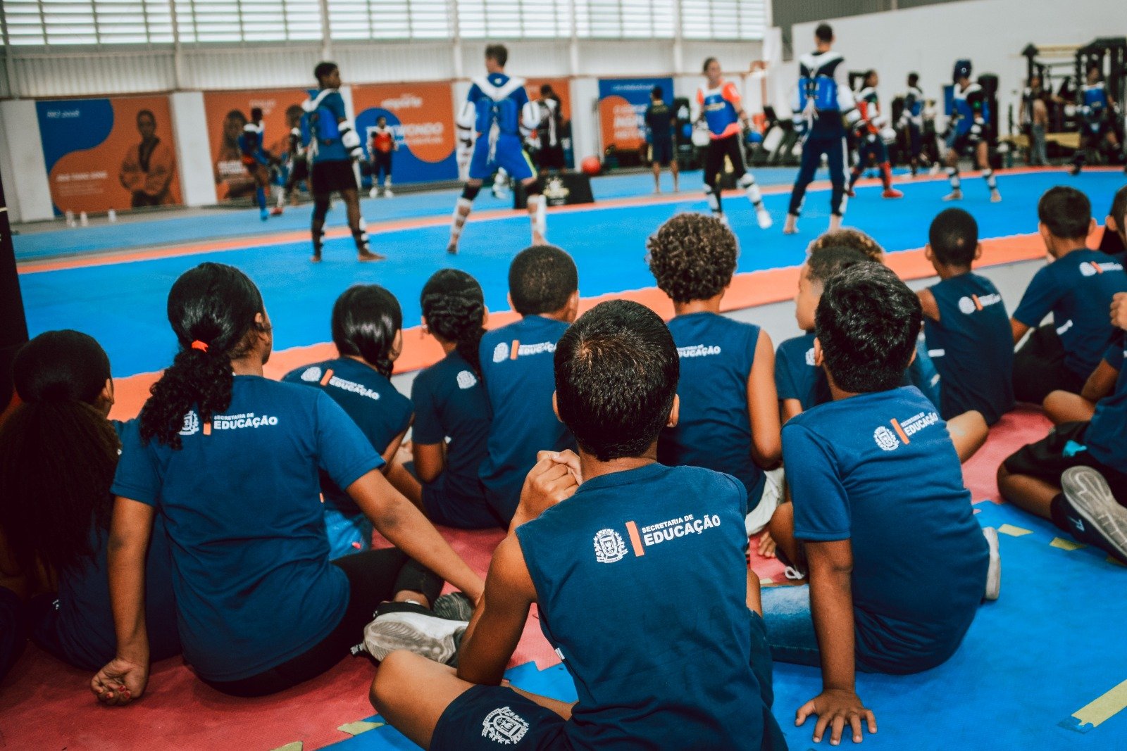 Itaboraí aproxima estudantes de campeões mundiais de taekwondo