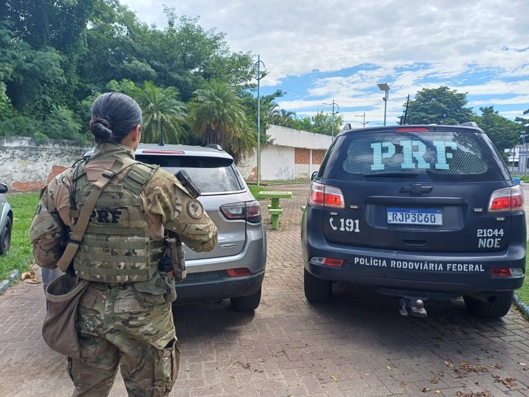 Veículo roubado é recuperado pela PRF durante fiscalização em Niterói
