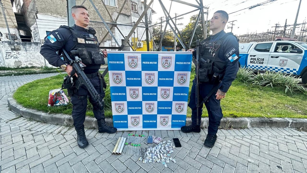 12ºBPM apreende drogas na Comunidade do Viradouro, em Niterói