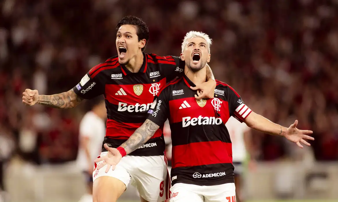 Flamengo vence o Vitória por 2 a 1 na estreia da Copa do Brasil