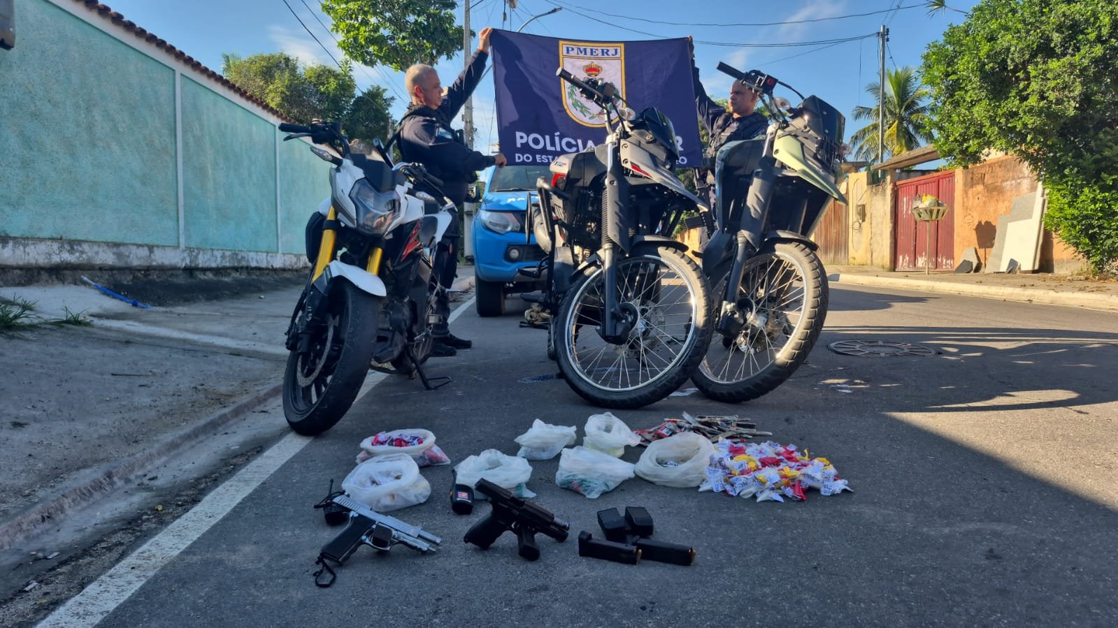 Tráfico de drogas: Dupla é detida pelo 7ºBPM em operação para remoção de barricadas no Brejal