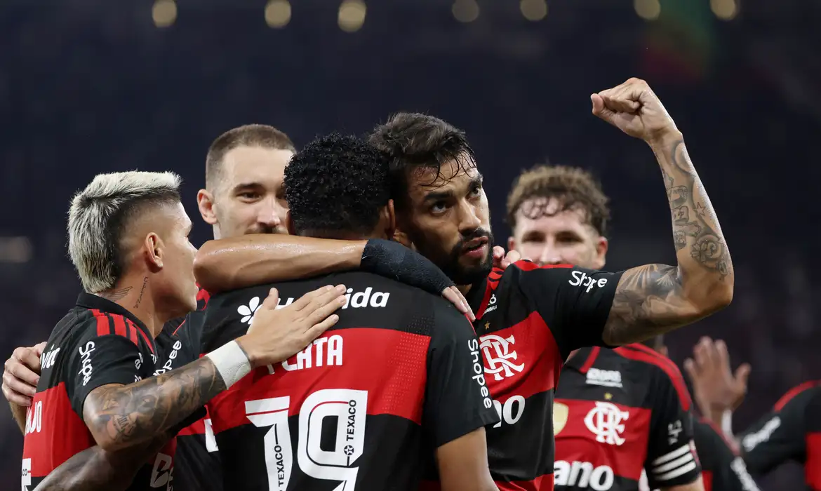 Flamengo vira sobre o Santos e garante vitória por 3 a 1 no Brasileirão