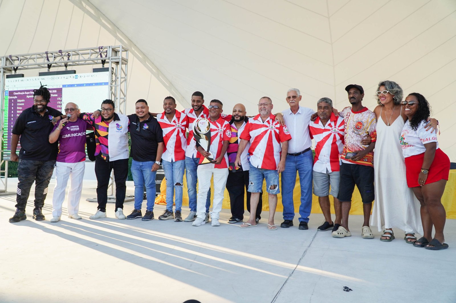 Prefeito Capitão Nelson prestigia apuração do Carnaval da Retomada 2026 que é encerrado com Unidos do Salgueiro de São Gonçalo como grande campeã