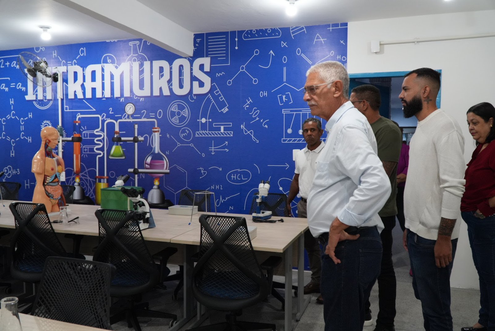 Prefeito visita escolas municipais para conferir parceria entre Prefeitura e projeto Intramuros da Faetec