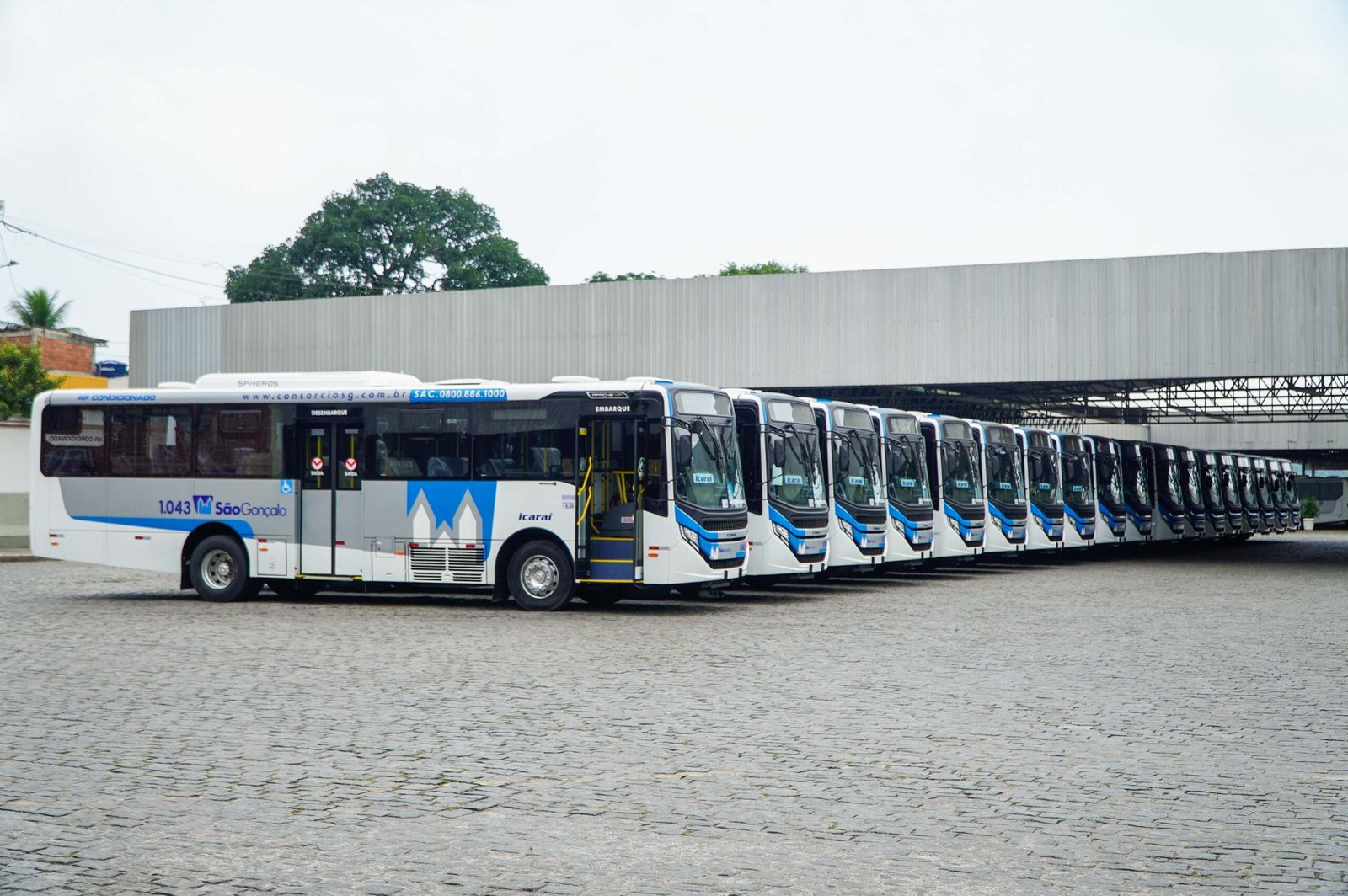 Prefeitura acompanha entrega de 30 novos ônibus municipais com ar-condicionado