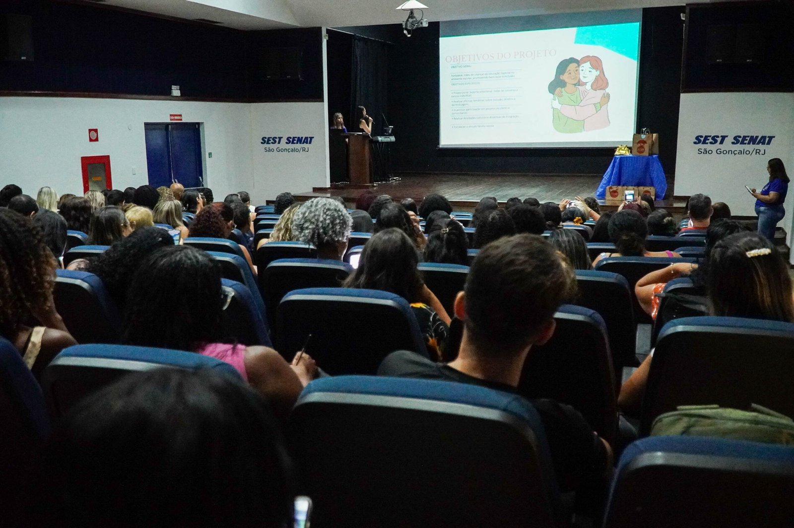 Encontro sobre autismo discute abordagens acolhedoras na rede municipal de ensino