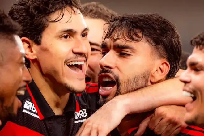 Flamengo bate o Estudiantes de La Plata e garante vaga nas oitavas da Libertadores