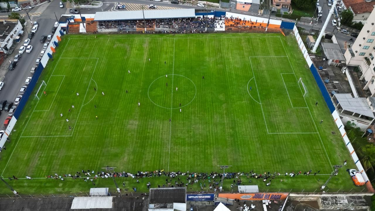 Craques do Futebol dos Amigos levam torcedores ao Alzirão nos 193 anos de Itaboraí