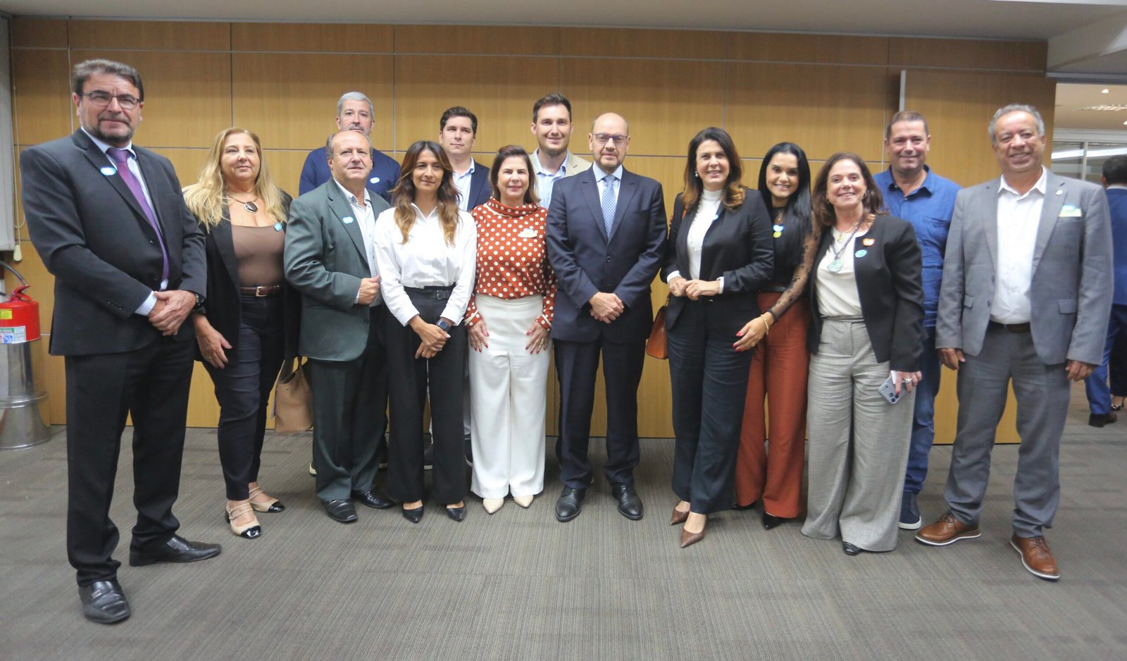 Governador do Rio em exercício debate demandas dos municípios em encontro com prefeitos fluminenses