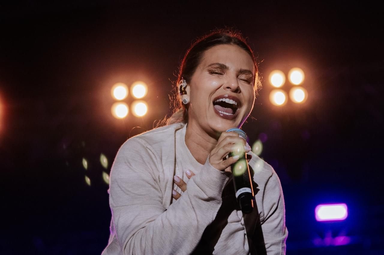 Cantora Aline Barros abre programação de shows pelos 193 anos de Itaboraí na Avenida 22 de Maio