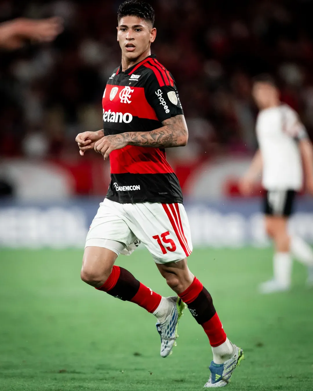 Flamengo vai multar Carrascal após expulsão em duelo contra o Palmeiras