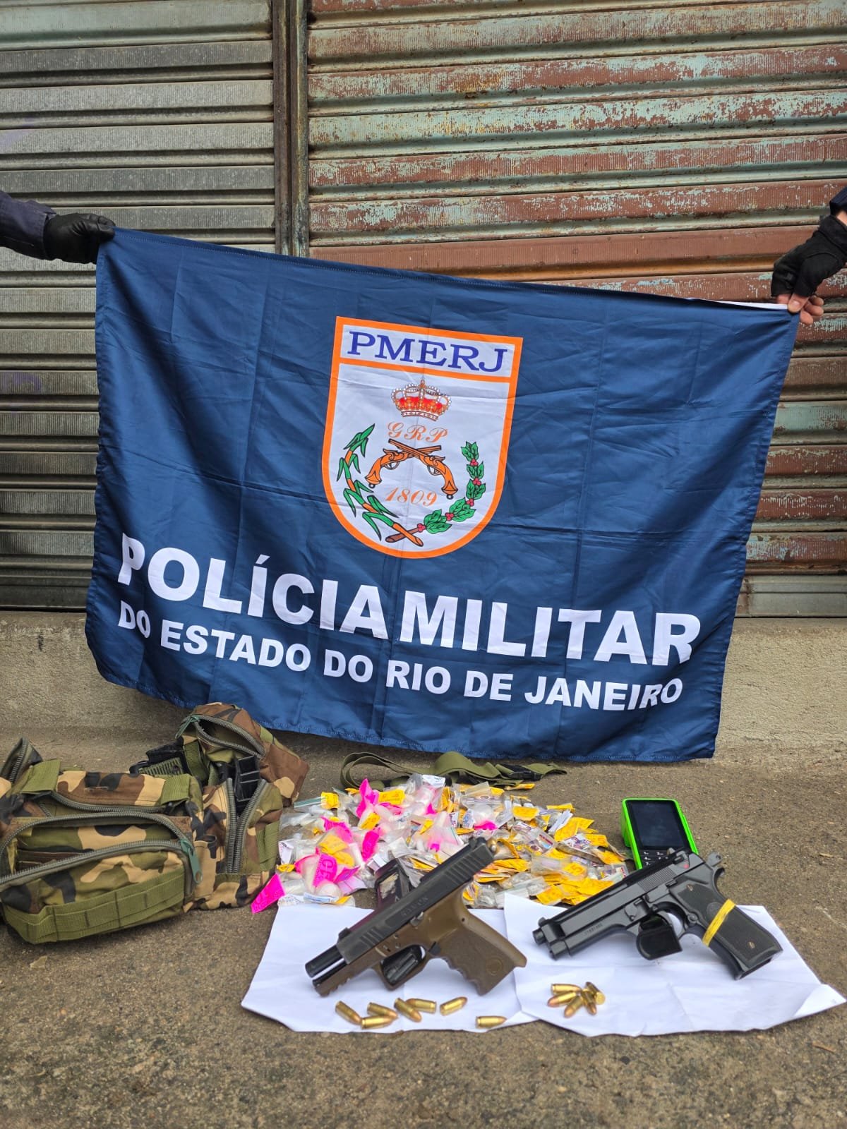 Ação do 7ºBPM no Jockey termina com quatro suspeitos presos e apreensão de armas e drogas