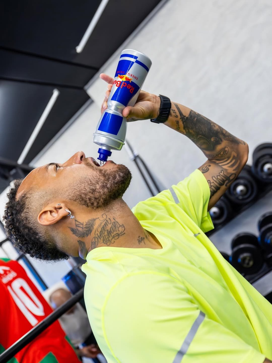 Lesionado, Neymar não joga amistosos e deve perder estreia na Copa