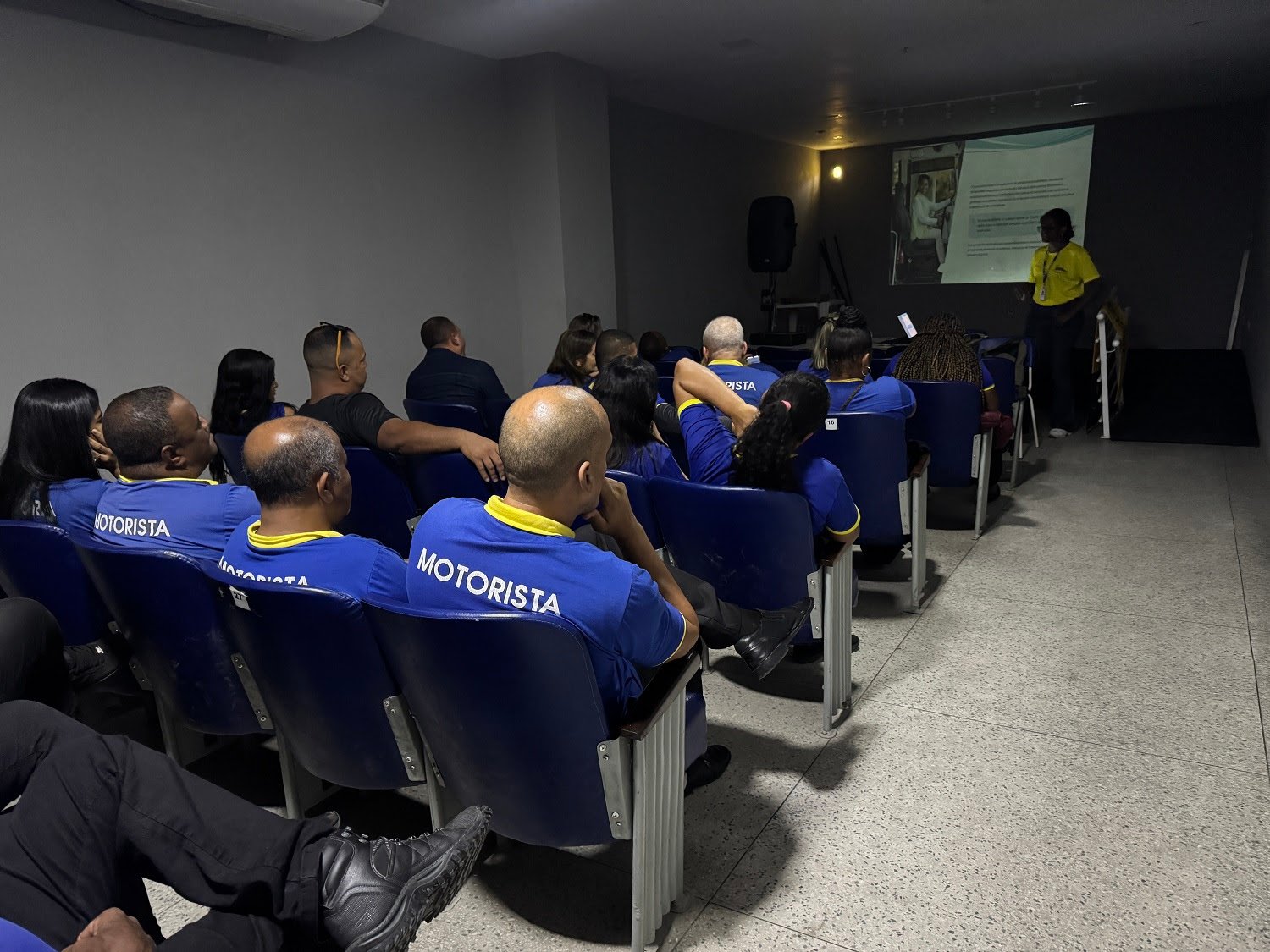 Maio Amarelo: palestra orienta monitores e motoristas do Transporte Escolar