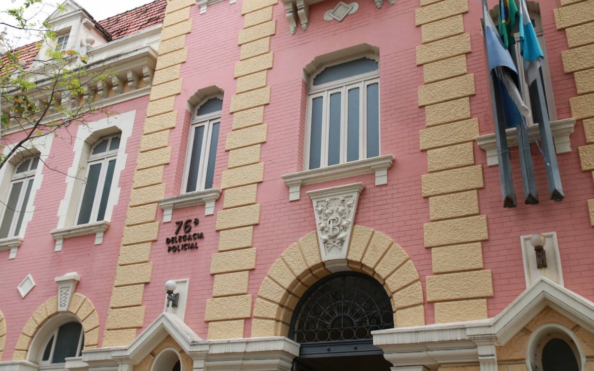 Golpista que fazia parte de quadrilha especializada em fraudes contra idosos é presa em Maricá