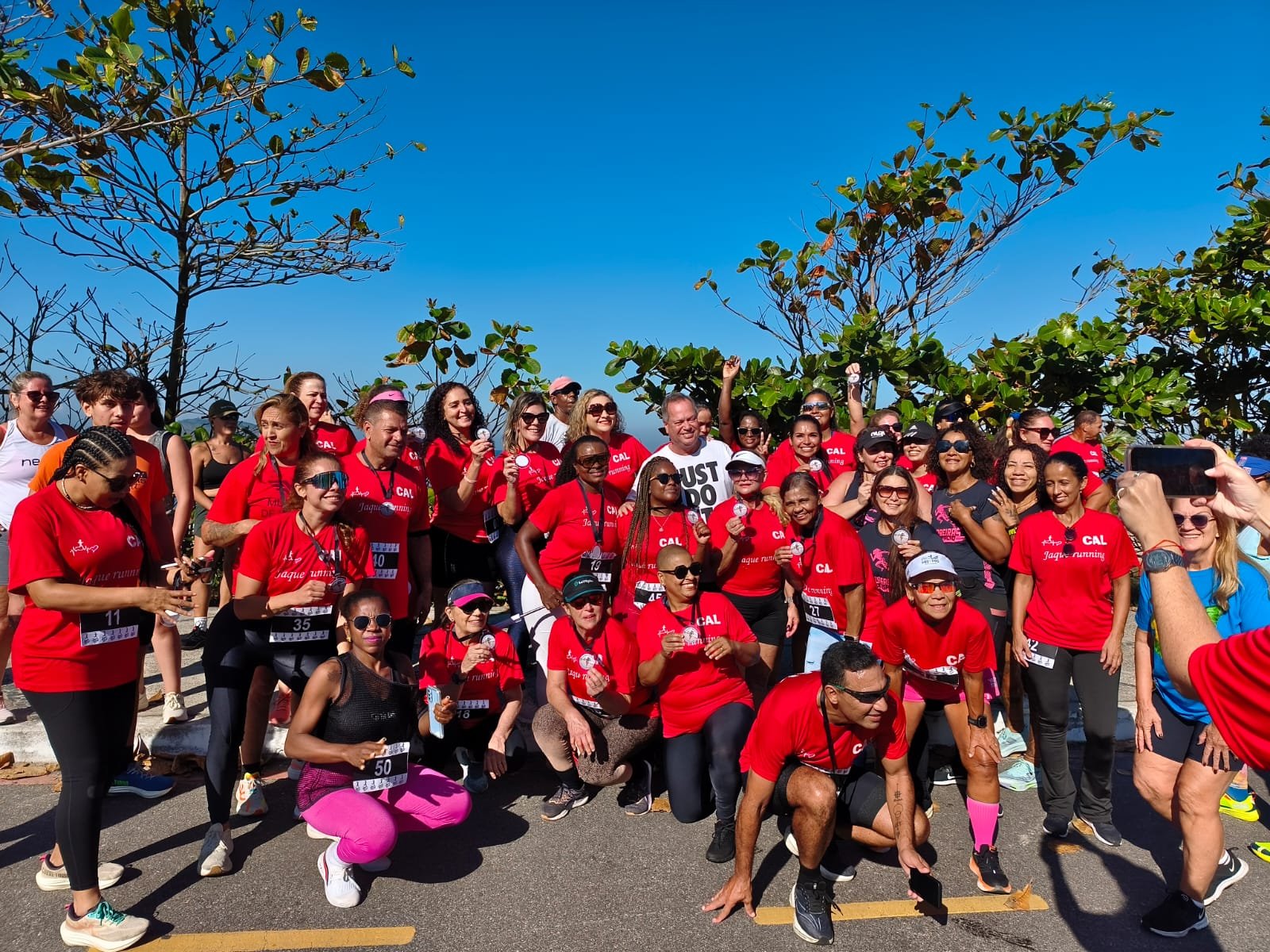 Praião de Piratininga recebe encontro esportivo da equipe Jaque Running com presença do presidente da Câmara