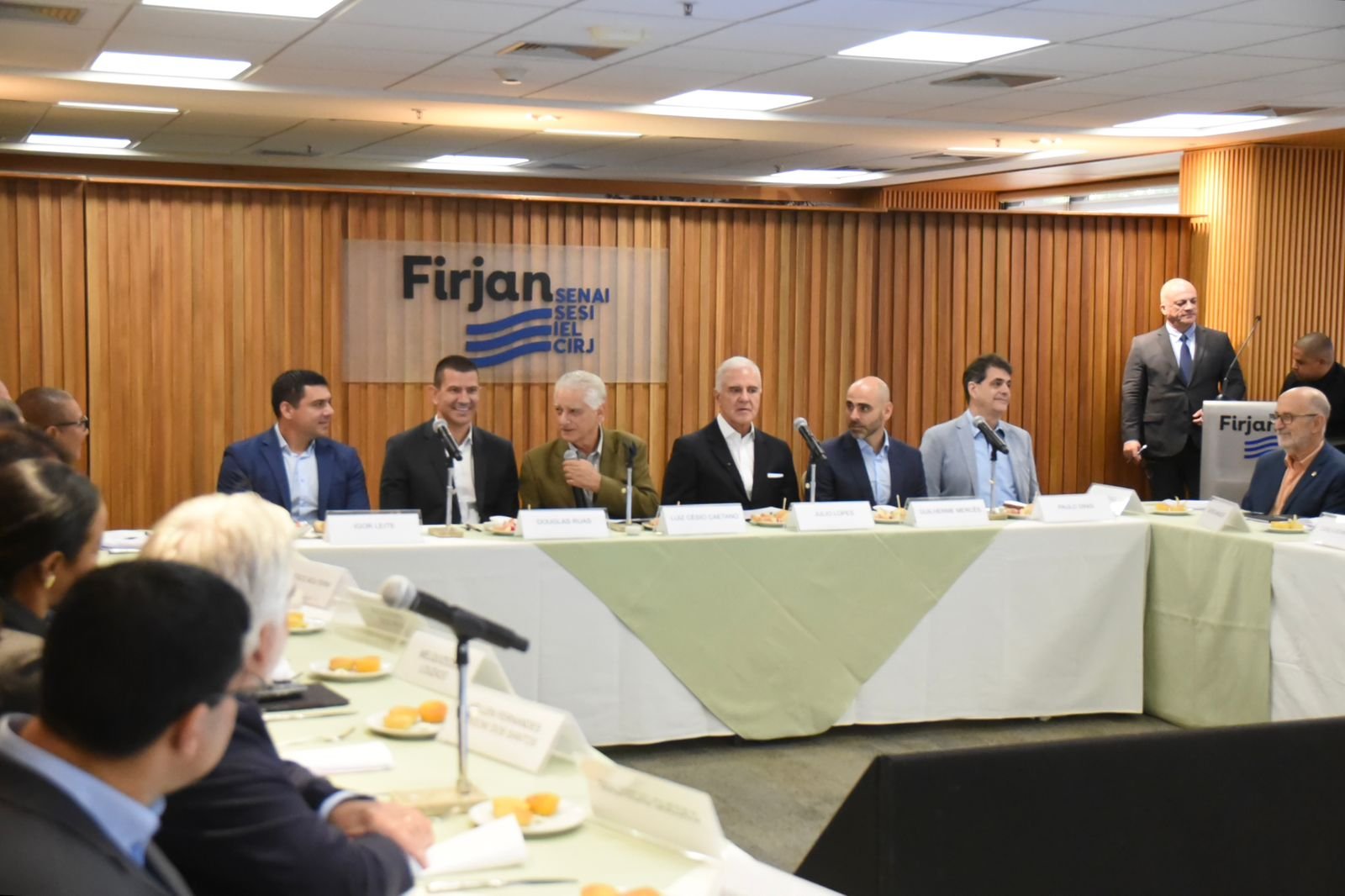 Douglas Ruas destaca segurança jurídica e investimentos em infraestrutura na Firjan