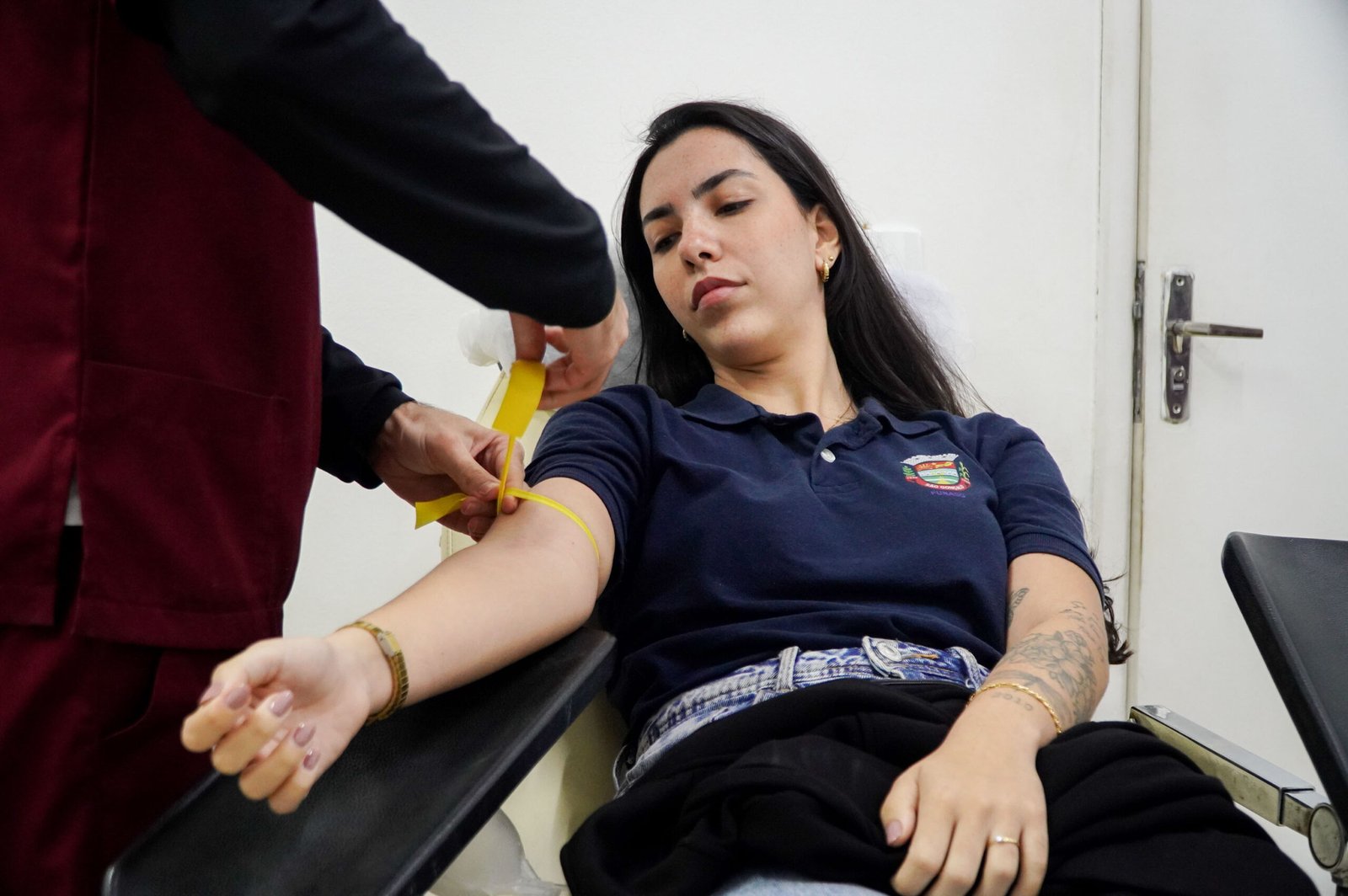 Servidores de São Gonçalo reforçam estoque do Hemonúcleo com doação de sangue