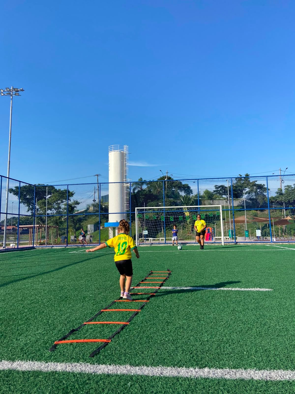 Crianças realizam aulas de funcional no Parque RJ Nosso Sonho, em São Gonçalo